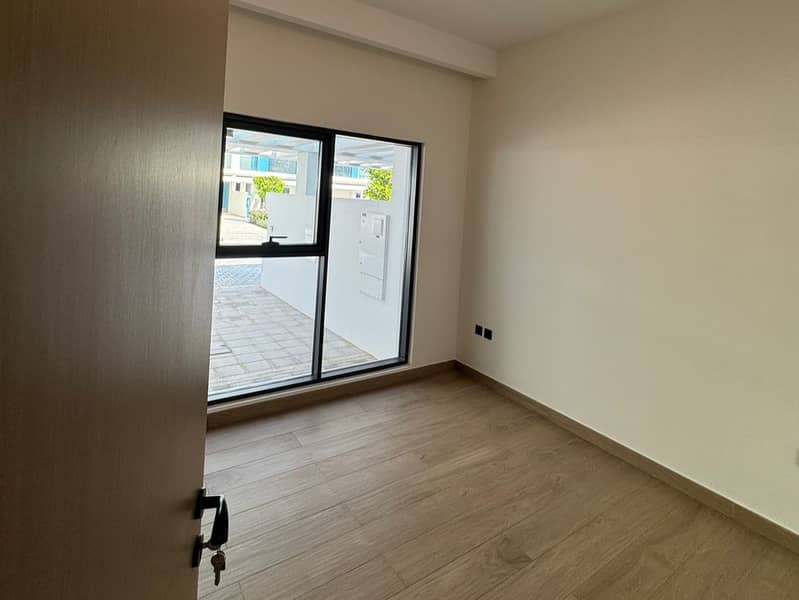 Brand New I Single Row I Middle Unit