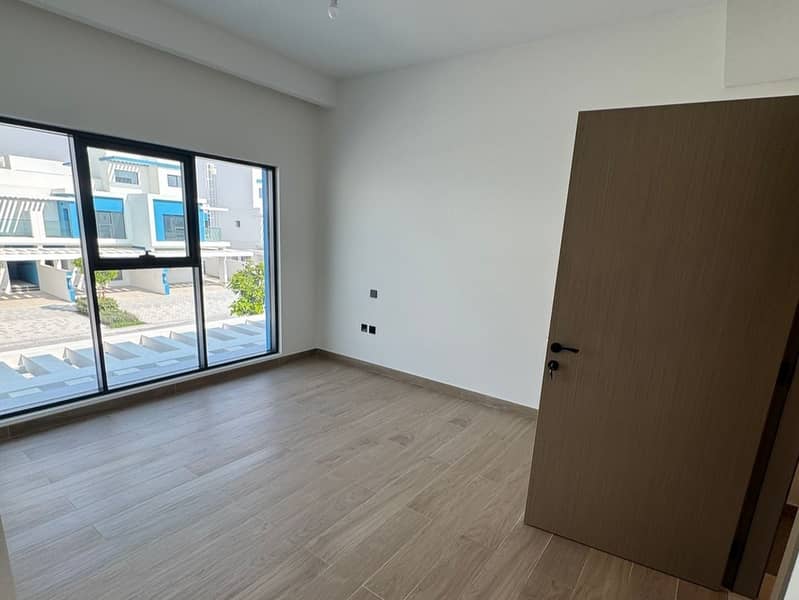 Brand New I Single Row I Middle Unit - Image 6