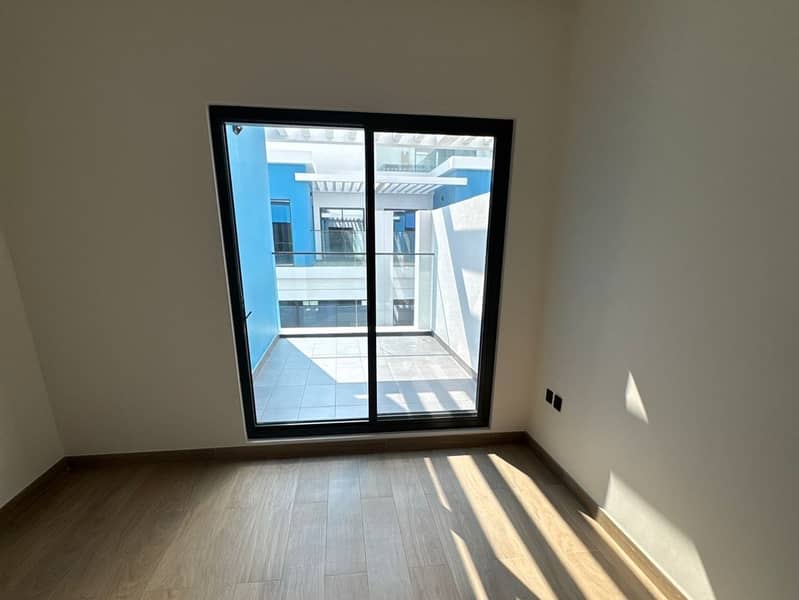 Brand New I Single Row I Middle Unit - Image 7