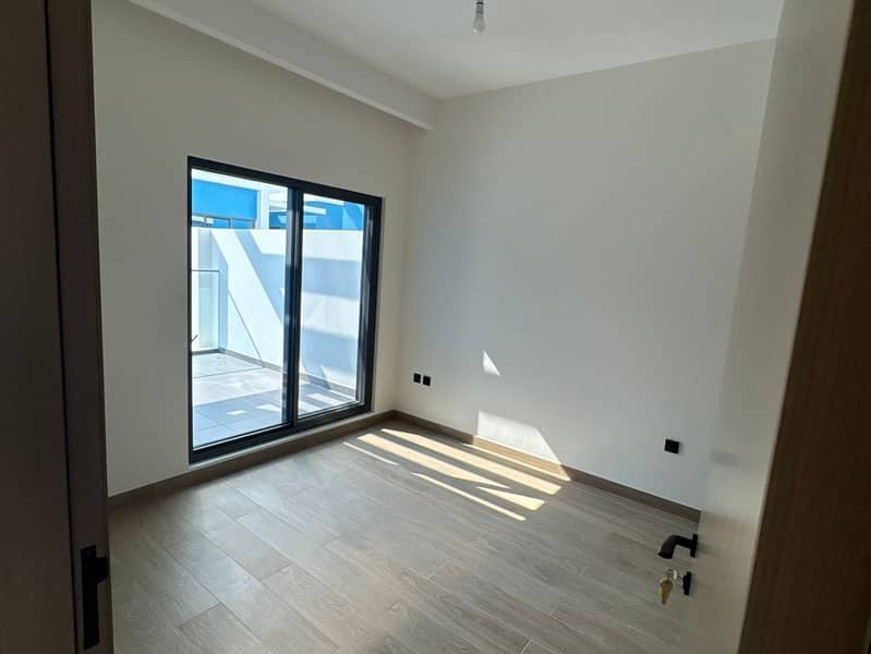 Brand New I Single Row I Middle Unit - Image 9