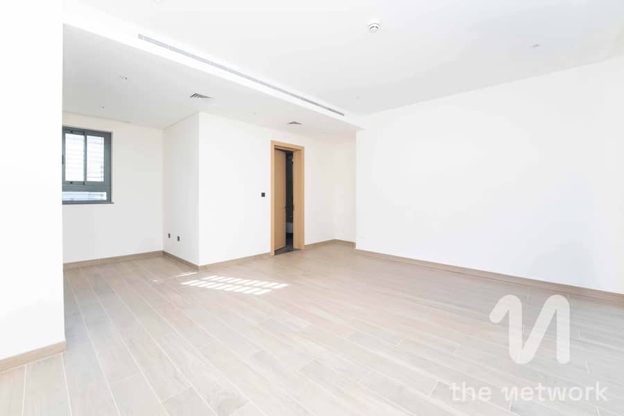 FOREST VILLA | BRILLIANT LOCATION | LUXURY FINISH - Image 6