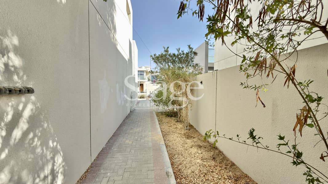 Vacant | Prime Location | Serene Community - Image 20