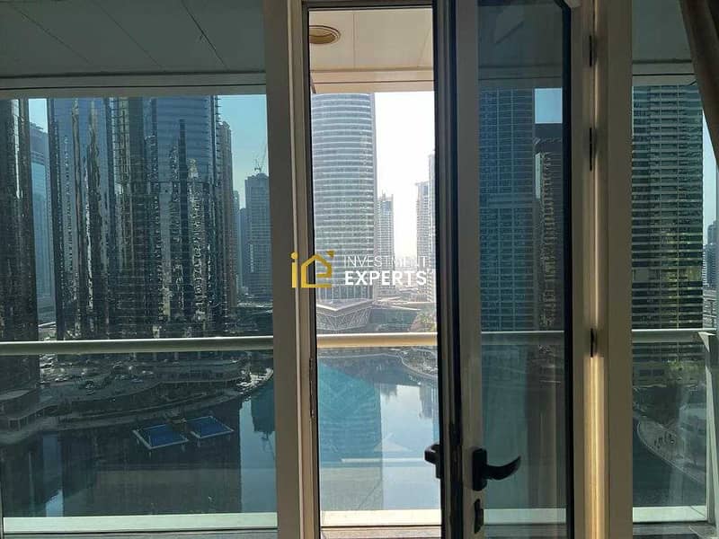 Lake View | Well Maintained | Near Metro - Image 9