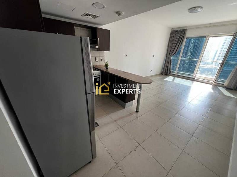 Lake View | Well Maintained | Near Metro - Image 10