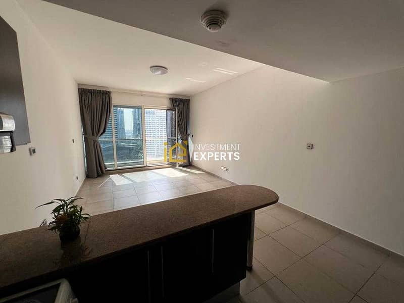 Lake View | Well Maintained | Near Metro - Image 14