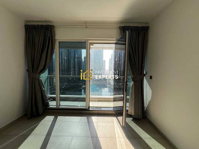 Lake View | Well Maintained | Near Metro - Image 16