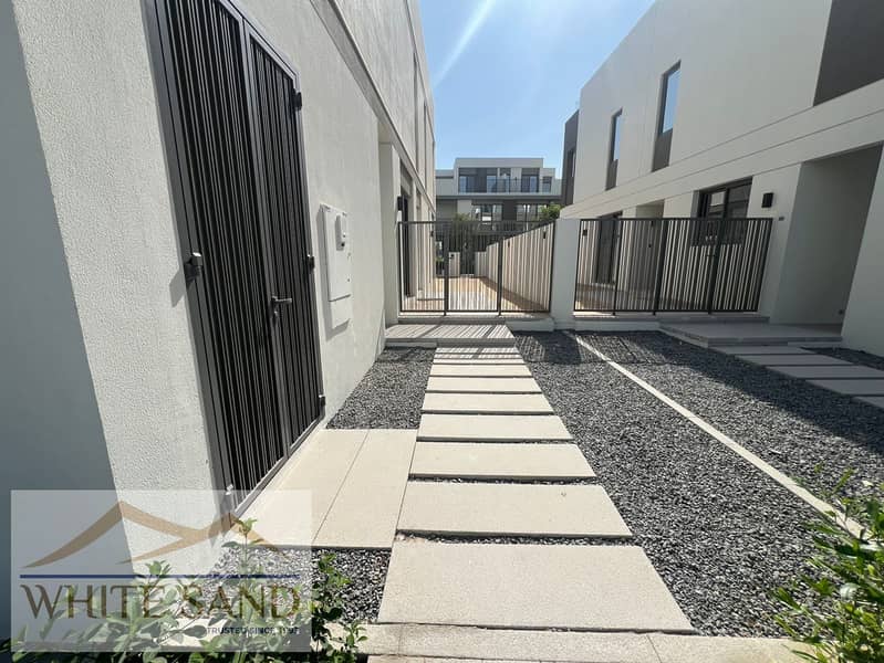 BRAND NEW-READY TO MOVE 5 B/R + MAIDS ROOM G+1 VILLA FOR RENT