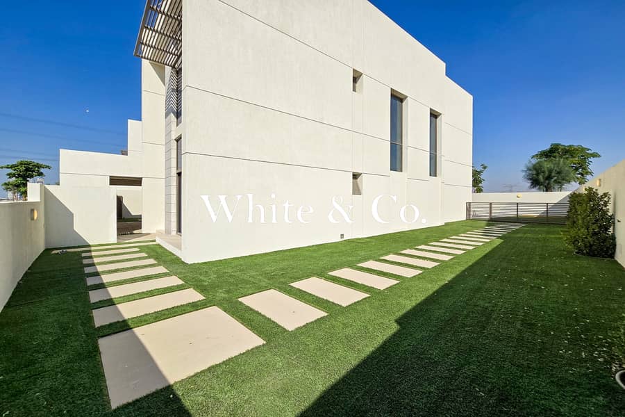 Single Row | Landscaped | Contemporary - Image 6
