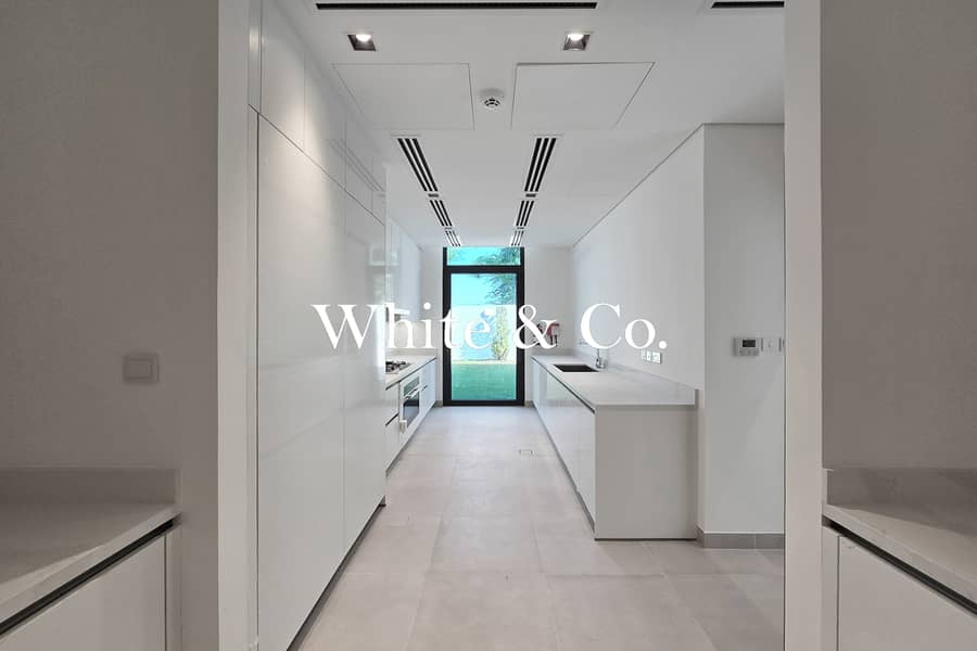 Single Row | Landscaped | Contemporary - Image 11