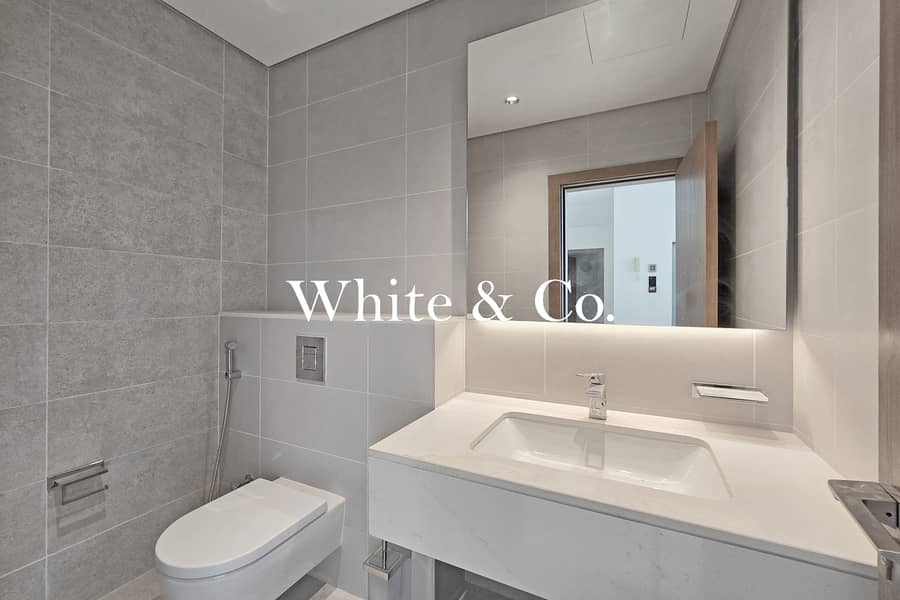 Single Row | Landscaped | Contemporary - Image 12