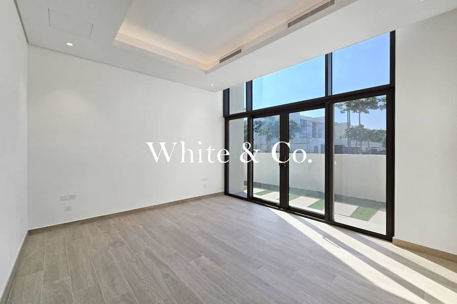 Single Row | Landscaped | Contemporary - Image 13