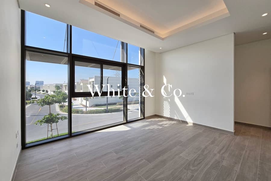 Single Row | Landscaped | Contemporary - Image 24