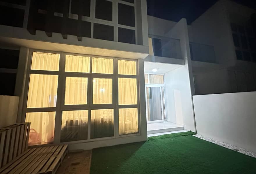 Large BUA | Negotiable | Maid Room | Vacant