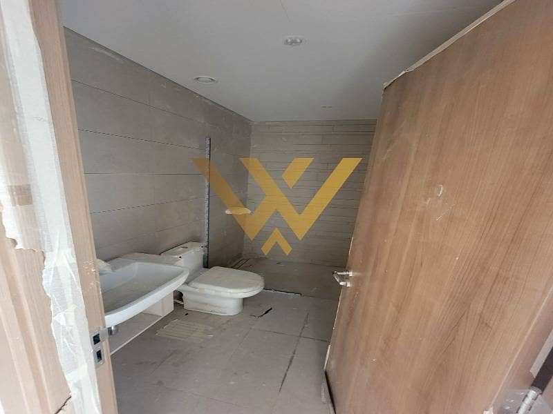 Luxury Corner Apartment | Lagoon Views - Image 9