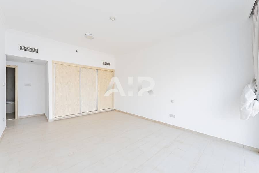 Rare Opportunity | High Floor | Vacant Now - Image 9