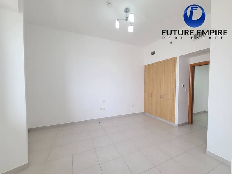 Spacious 2BHK | Near Metro | Ready to Book | Laundry Room - Image 10