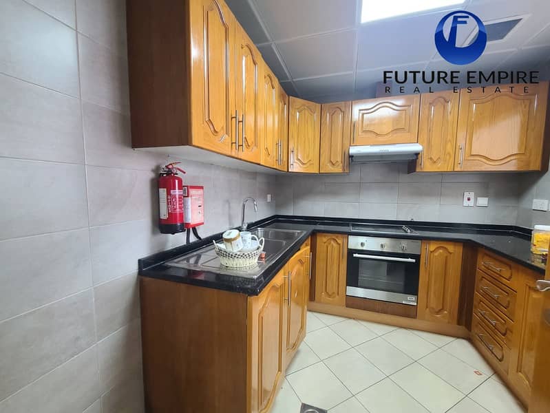 Spacious 2BHK | Near Metro | Ready to Book | Laundry Room - Image 11