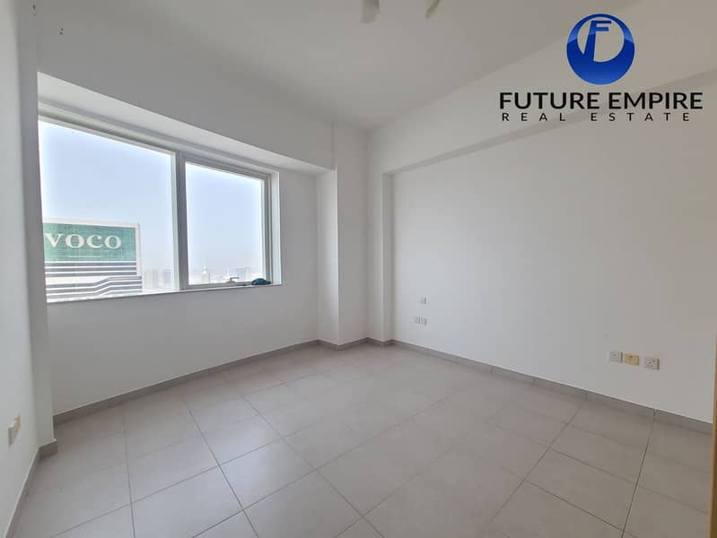 Spacious 2BHK | Near Metro | Ready to Book | Laundry Room - Image 17