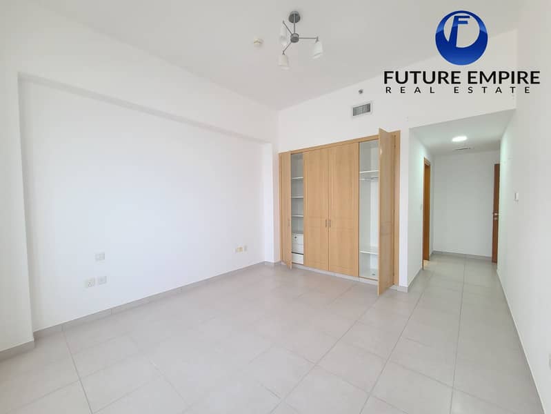 Spacious 2BHK | Near Metro | Ready to Book | Laundry Room - Image 18