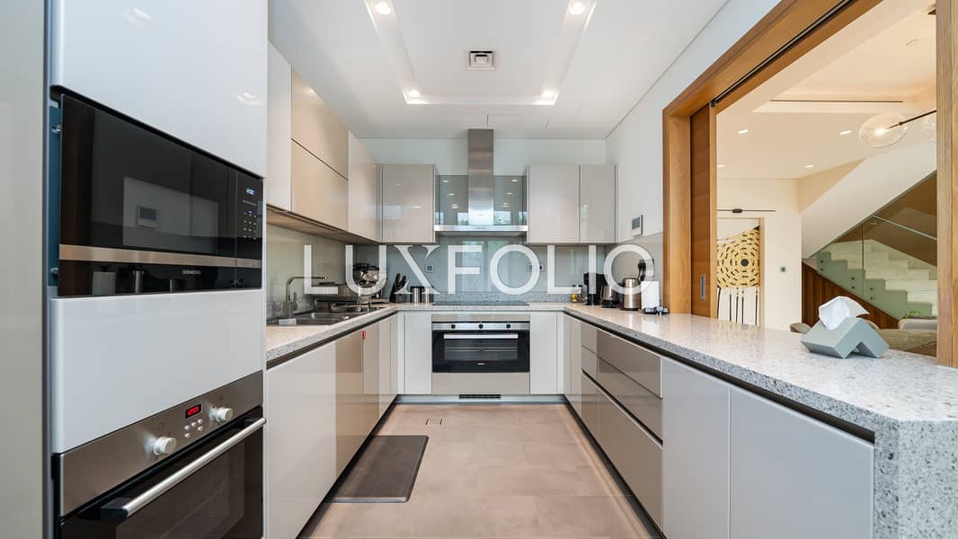 Vacant | Luxury Furniture Included | Private Pool - Image 9