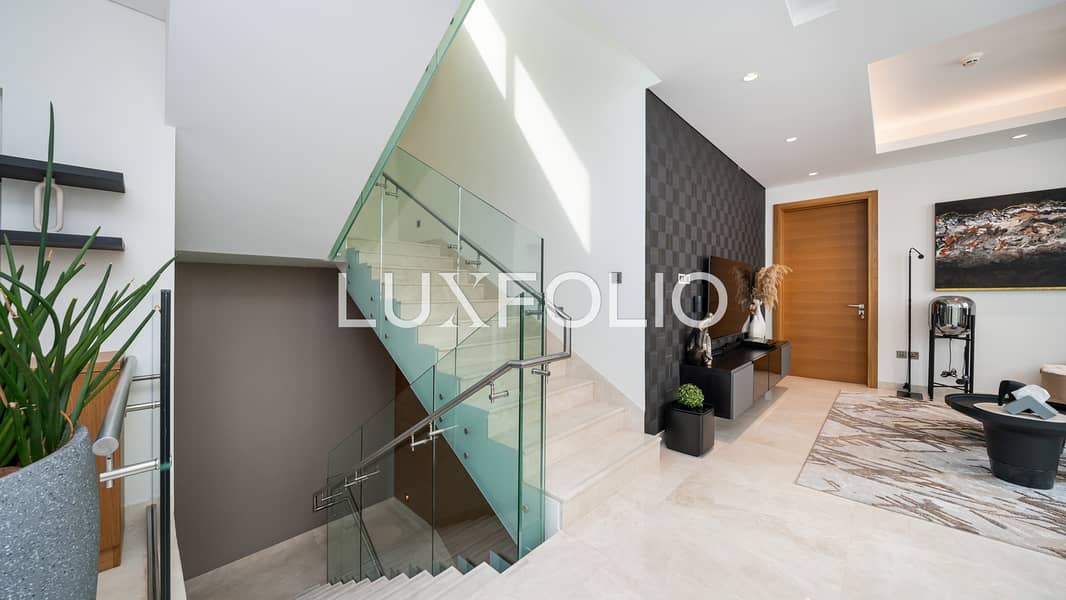 Vacant | Luxury Furniture Included | Private Pool - Image 16