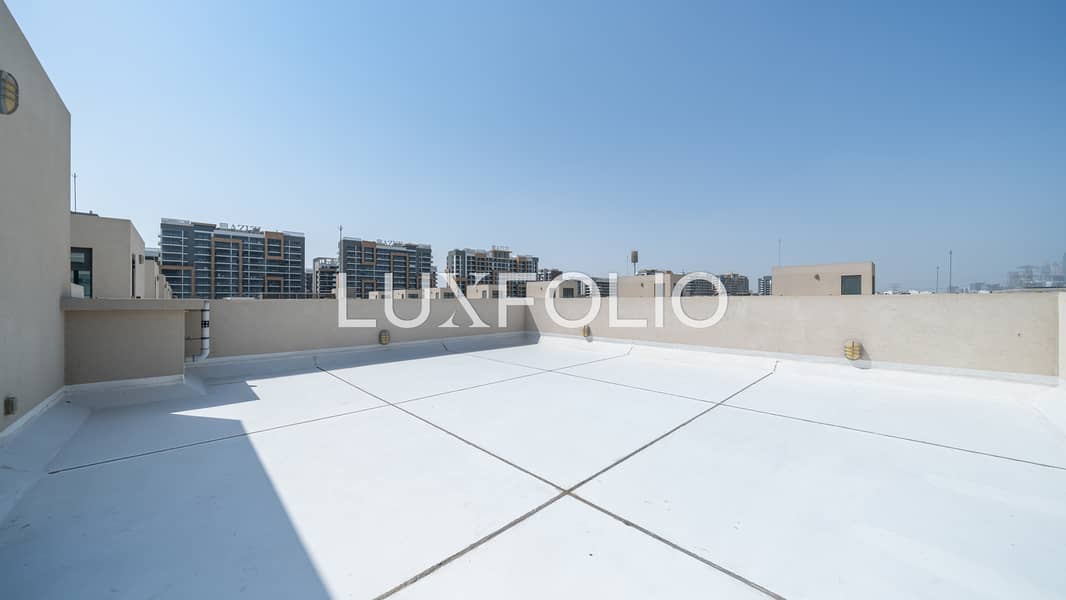 Vacant | Luxury Furniture Included | Private Pool - Image 31