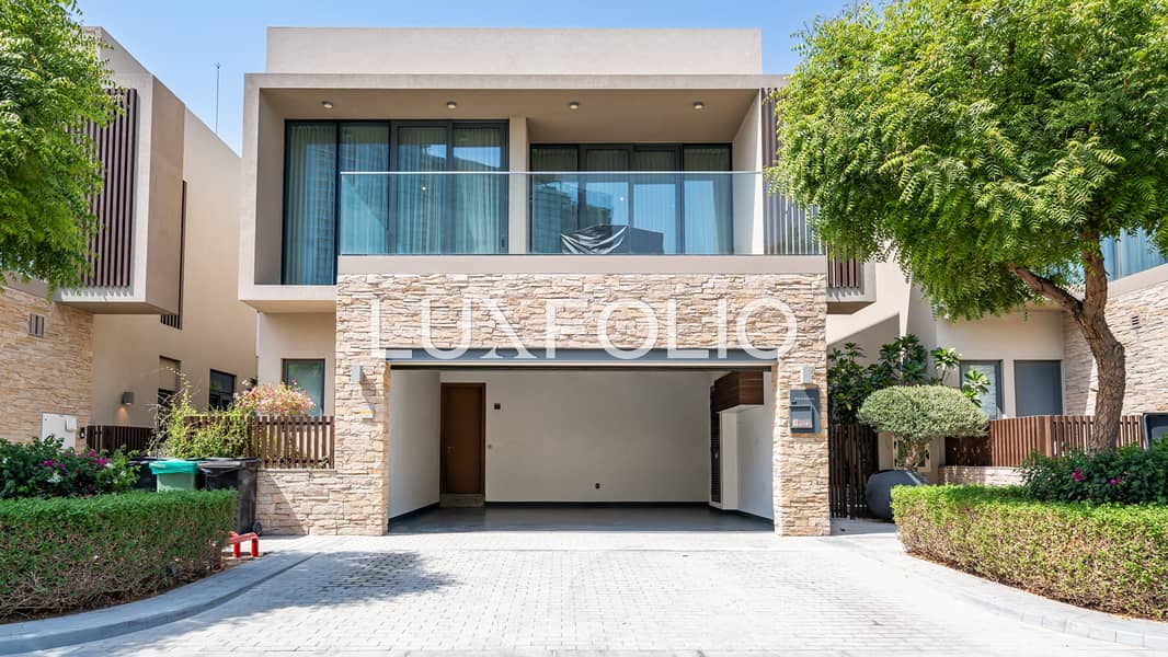 Vacant | Luxury Furniture Included | Private Pool - Image 39