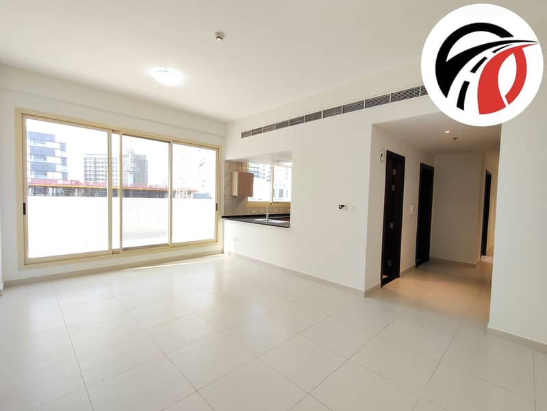 Spacious 2 bhk apartment with big balcony higher floor/ direct sunlight/ arjan