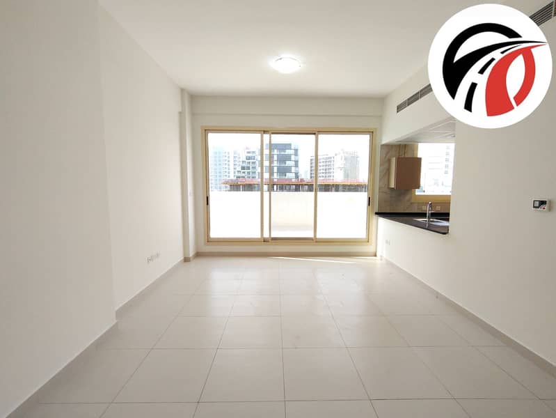 Spacious 2 bhk apartment with big balcony higher floor/ direct sunlight/ arjan