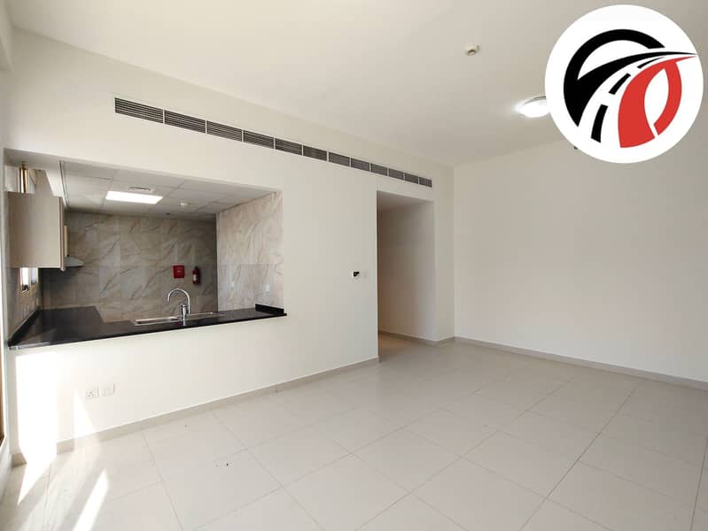 Spacious 2 bhk apartment with big balcony higher floor/ direct sunlight/ arjan