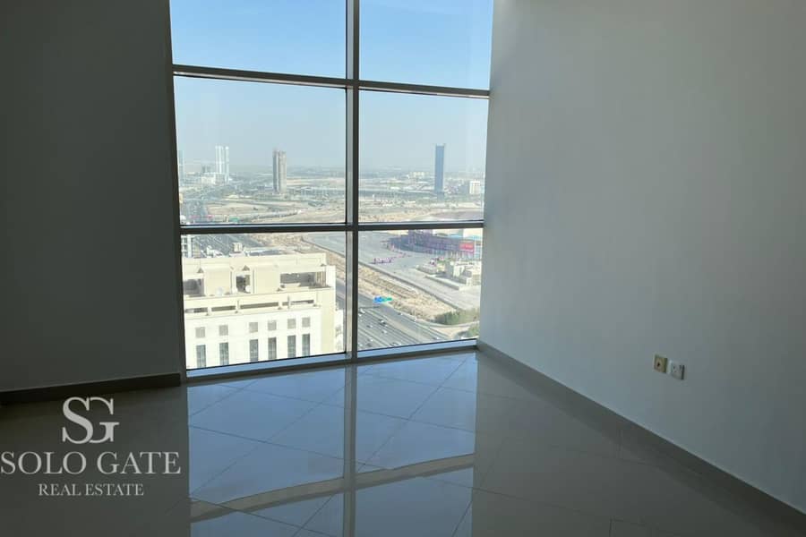 Upgraded 1BR | Open City Views | Vacant