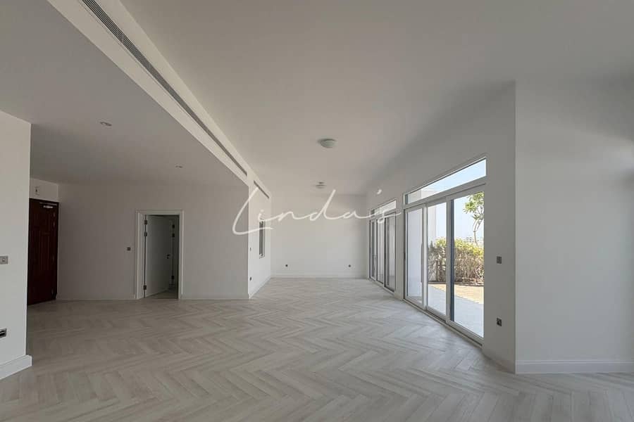 Beachfront| Burj Al Arab and Khalifa ViewI Rooftop - Image 8