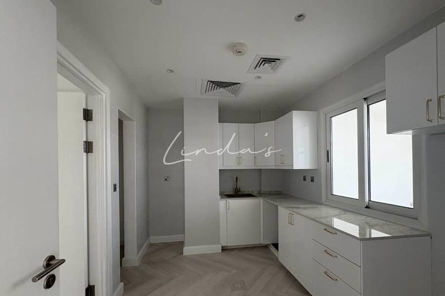 Beachfront| Burj Al Arab and Khalifa ViewI Rooftop - Image 9