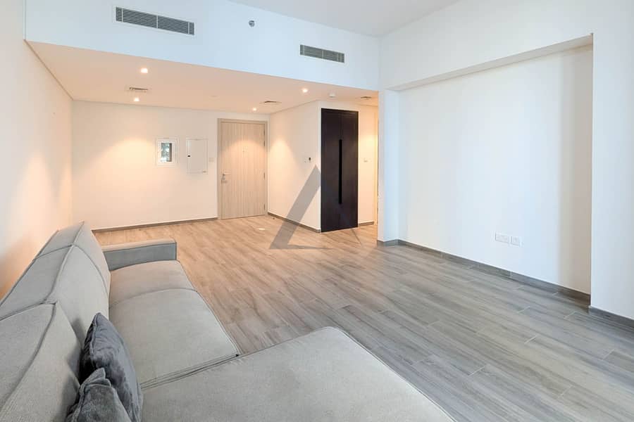 Fully Furnished 2 BR | Balcony| Prime Location