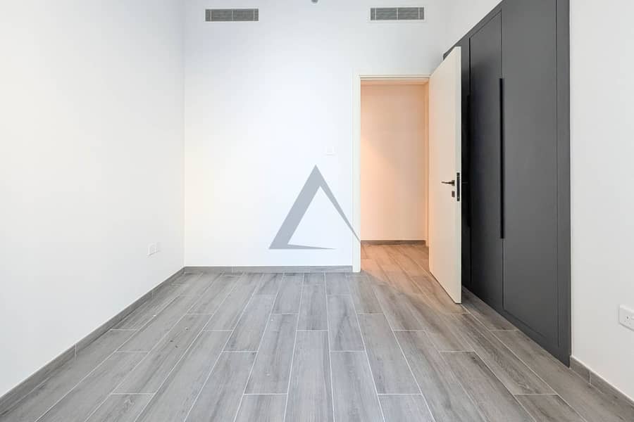 Fully Furnished 2 BR | Balcony| Prime Location - Image 9