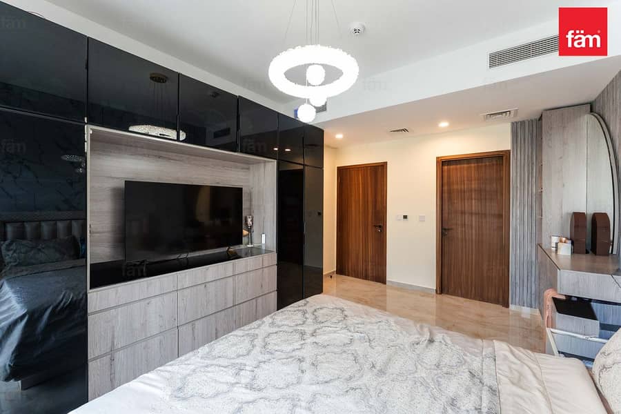 Upgraded | Fully Furnished | Vacant On Transfer