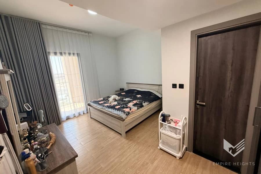 FURNISHED | POOL VIEW | MODERN