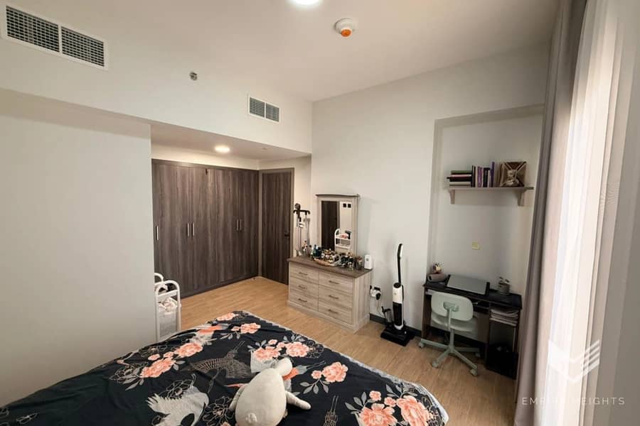 FURNISHED | POOL VIEW | MODERN - Image 8