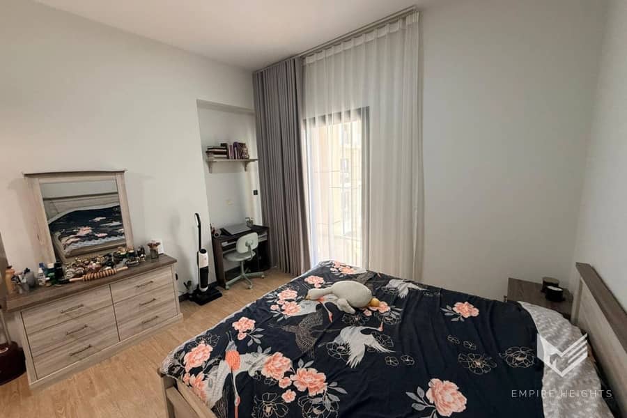 FURNISHED | POOL VIEW | MODERN - Image 10