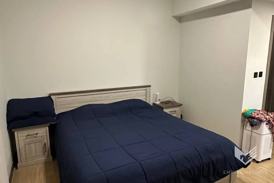 FURNISHED | POOL VIEW | MODERN - Image 11