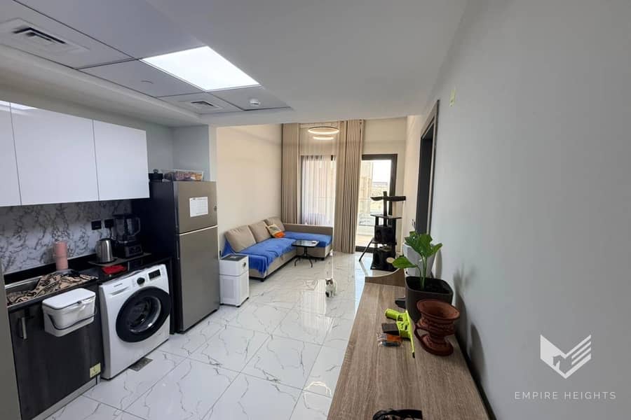 FURNISHED | POOL VIEW | MODERN - Image 12