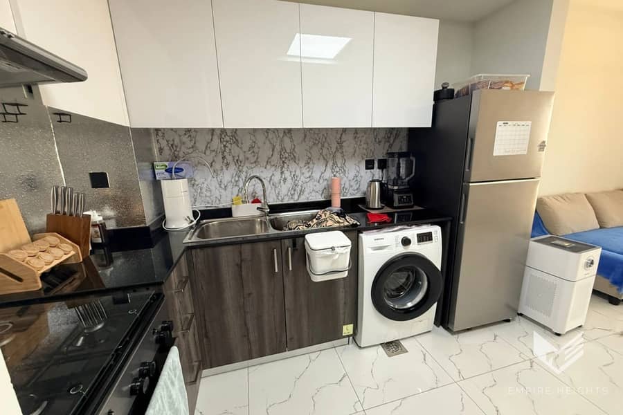 FURNISHED | POOL VIEW | MODERN - Image 13