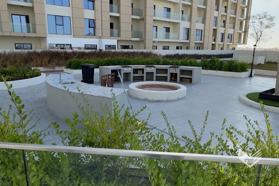 FURNISHED | POOL VIEW | MODERN - Image 16