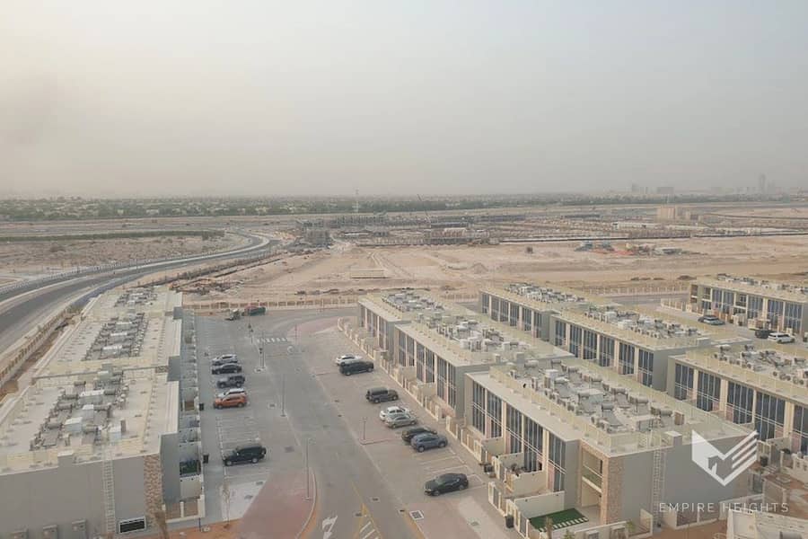 FURNISHED | POOL VIEW | MODERN - Image 18