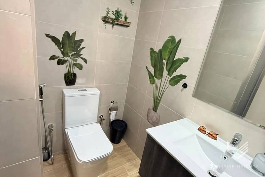 FURNISHED | POOL VIEW | MODERN - Image 21