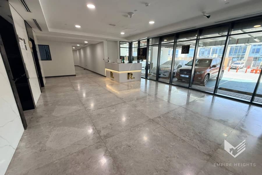 FURNISHED | POOL VIEW | MODERN - Image 24