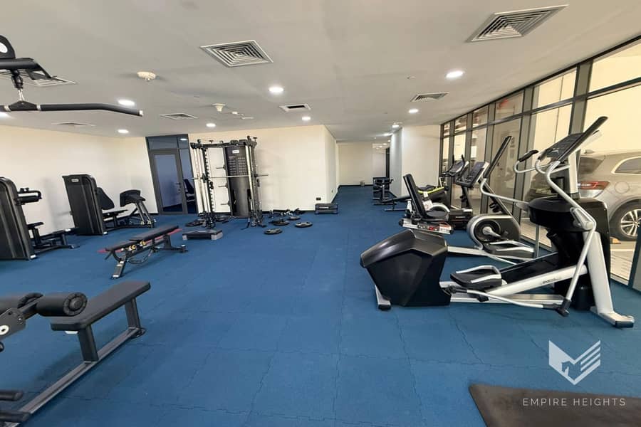 FURNISHED | POOL VIEW | MODERN - Image 25