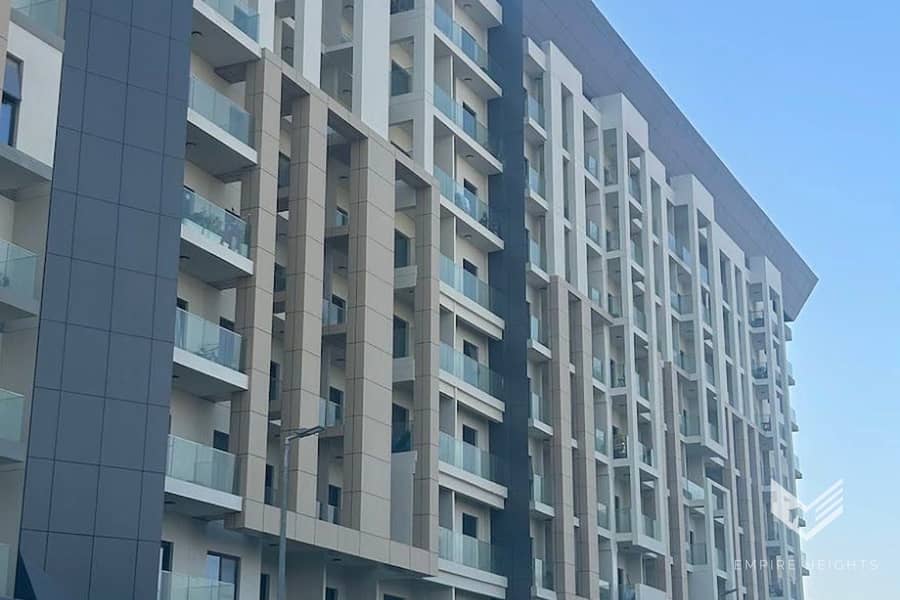 FURNISHED | POOL VIEW | MODERN - Image 26