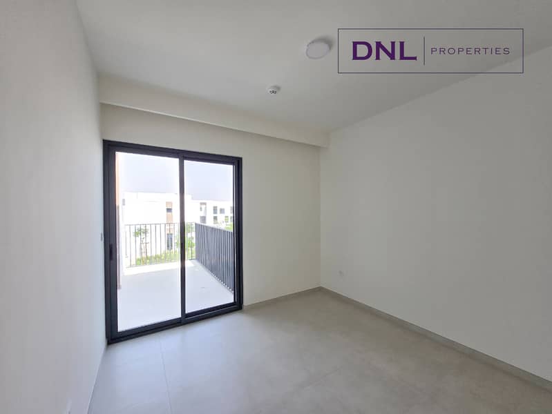 SINGLE ROW l ACROSS PARK l BRAND NEW