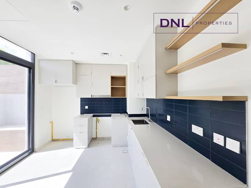 SINGLE ROW l ACROSS PARK l BRAND NEW - Image 12